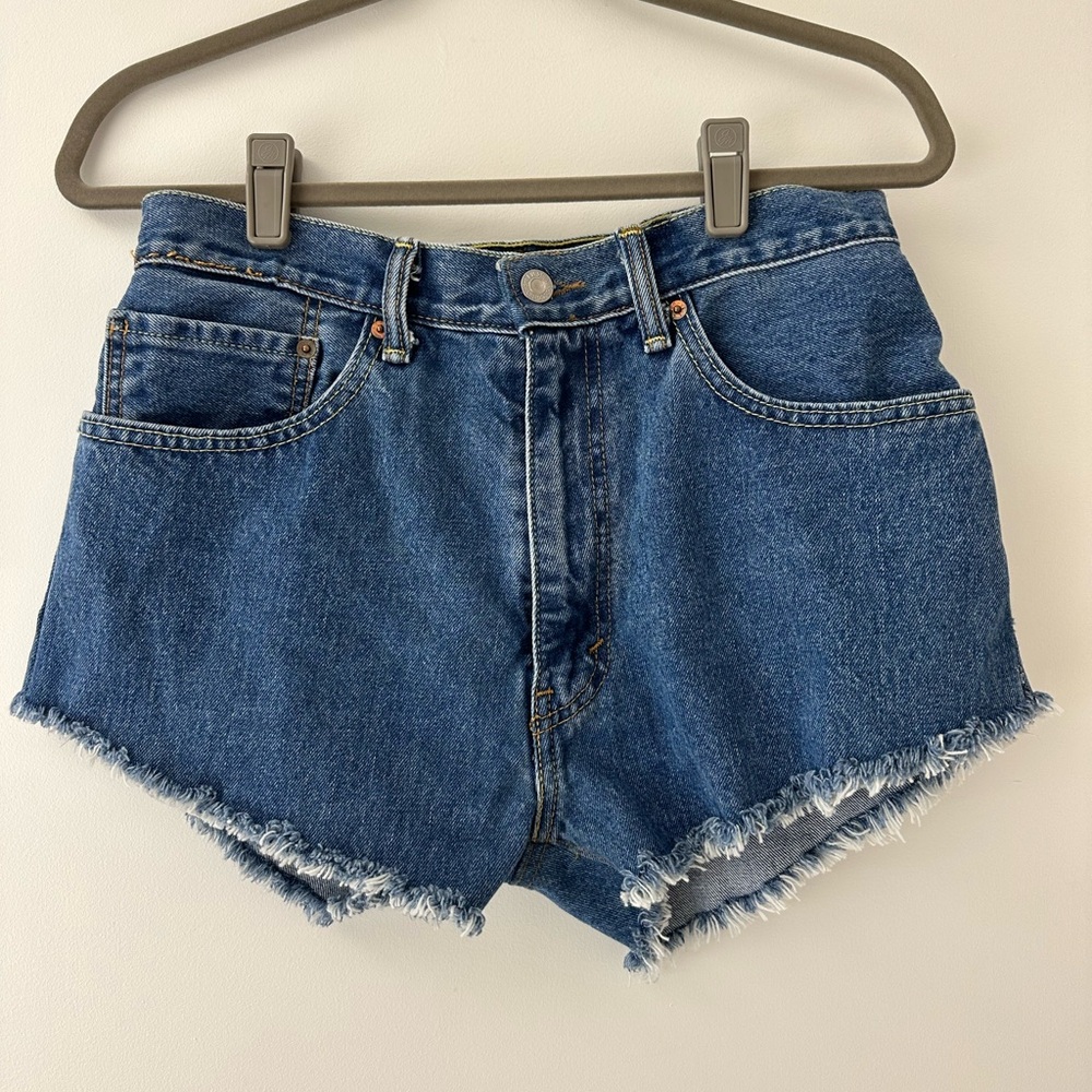 Levis Urban Renewal NWT cut-off denim shorts.